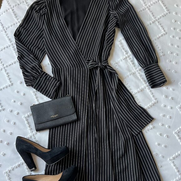 Max Studio Dresses & Skirts - Max Studio Long sleeve V-neck midi wrap dress Size Medium